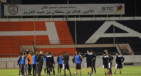 بالصور.. رافينها يشارك في تدريبات الشباب.. وتوريس وتاي يصلا الرياض